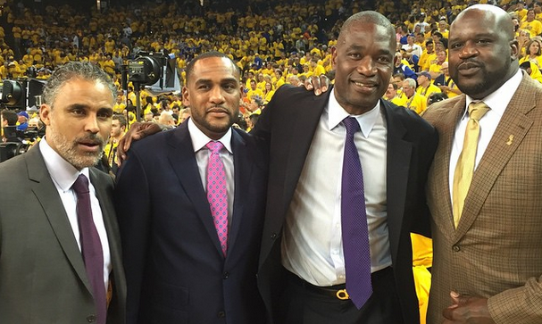 争抢篮板球 争抢篮板球